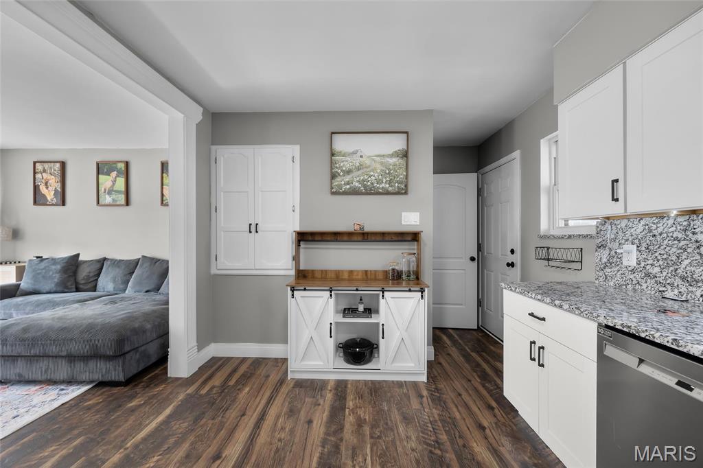 9748 MacKenzie Road St. Louis, MO 63123 - Photo 10 of 25