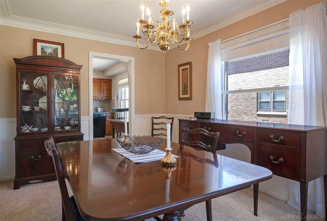 1133 Roslyn Road Grosse Pointe Woods, MI 48236 - Photo 10 of 39