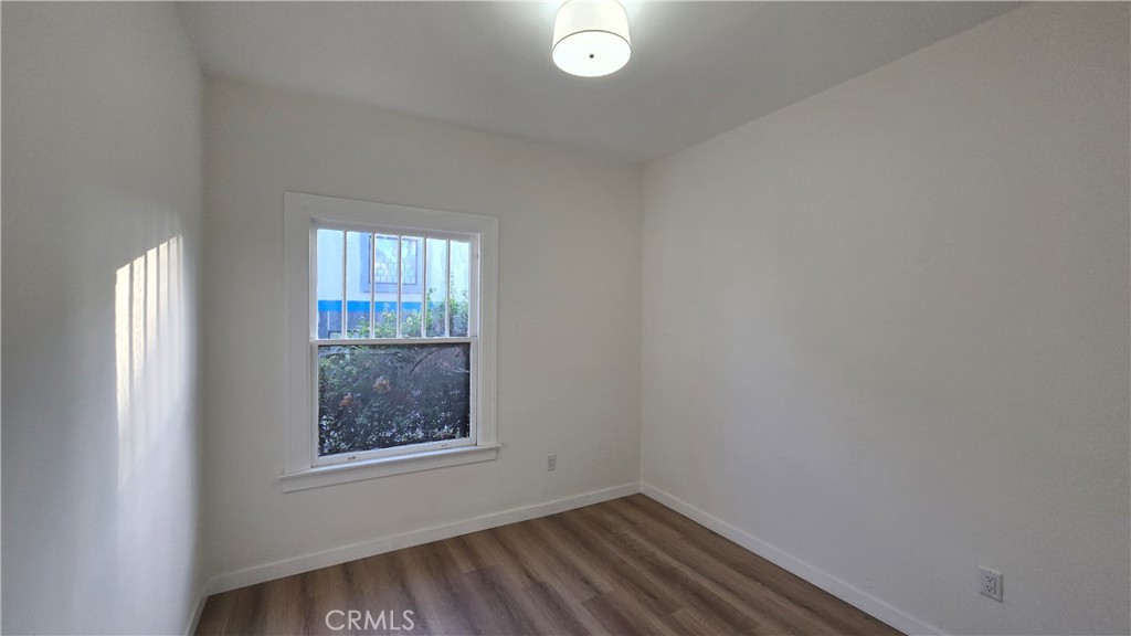 1036 Beacon Avenue, Unit 1036 Los Angeles, CA 90015 - Photo 4 of 7 an empty room with windows