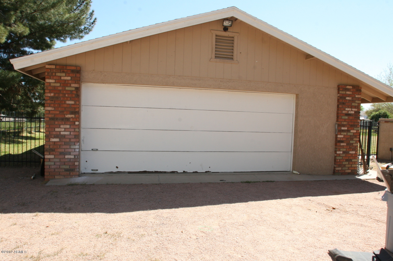 719 North Riata Street Gilbert, AZ 85234 - Photo 16 of 16 Garage/Workshop