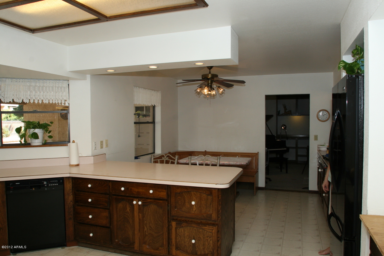719 North Riata Street Gilbert, AZ 85234 - Photo 6 of 16 Kitchen - Eat in Kitchen Dining