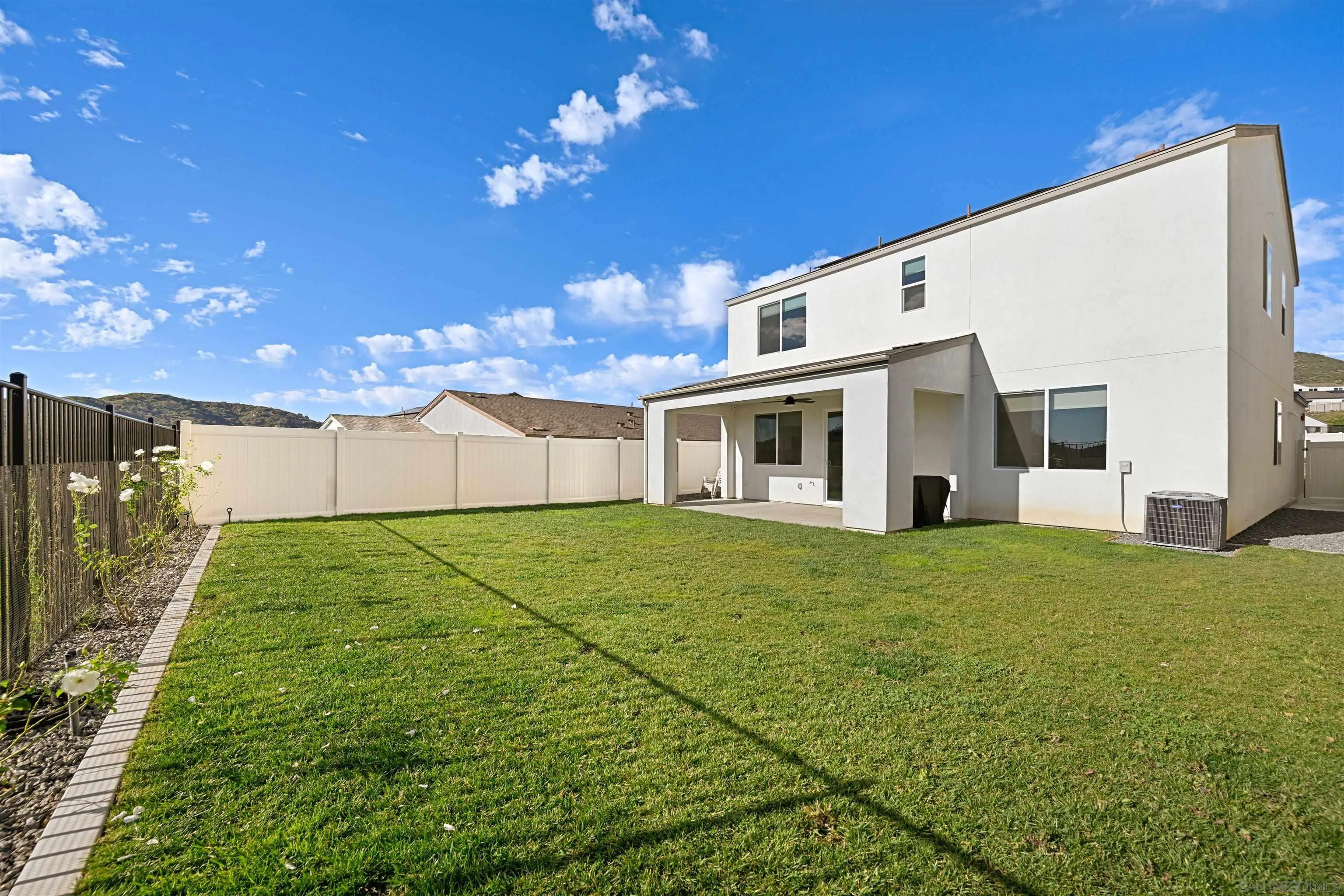 35158 Orchard Trail Fallbrook, CA 92028 - Photo 27 of 40 a backyard of a house