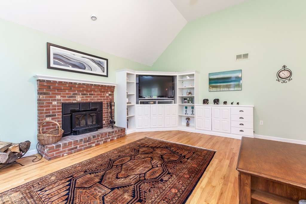 727 Stow Road Marlborough, MA 01752 - Photo 5 of 30 Gallery Image 5