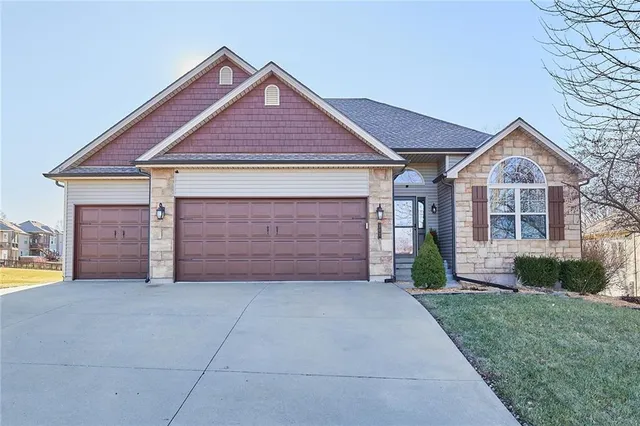 $585,000 | 707 Tomahawk Court, Smithville, MO 64089