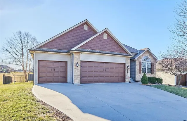 $585,000 | 707 Tomahawk Court, Smithville, MO 64089