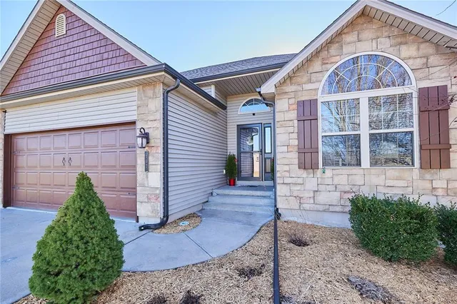 $585,000 | 707 Tomahawk Court, Smithville, MO 64089