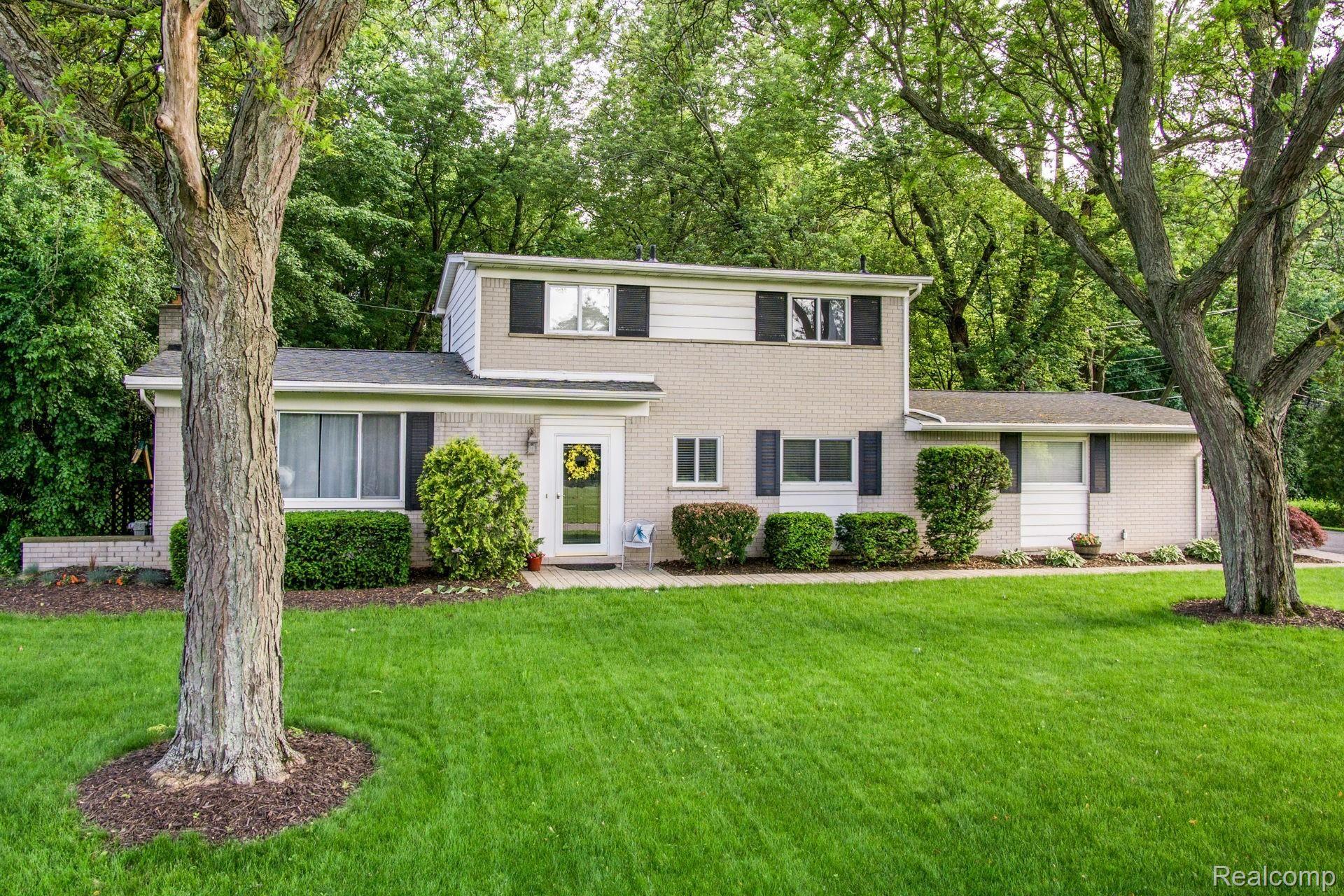 1162 Peveril Road Bloomfield Hills, MI 48304 - Photo 2 of 34 1162-Peveril-Rd-02.jpg