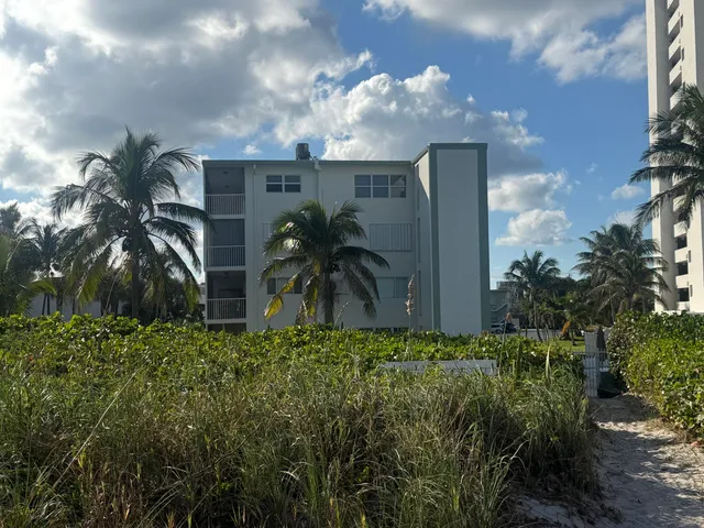 $1,995 | 3600 North Ocean Drive, Unit 325, Singer Island, FL 33404