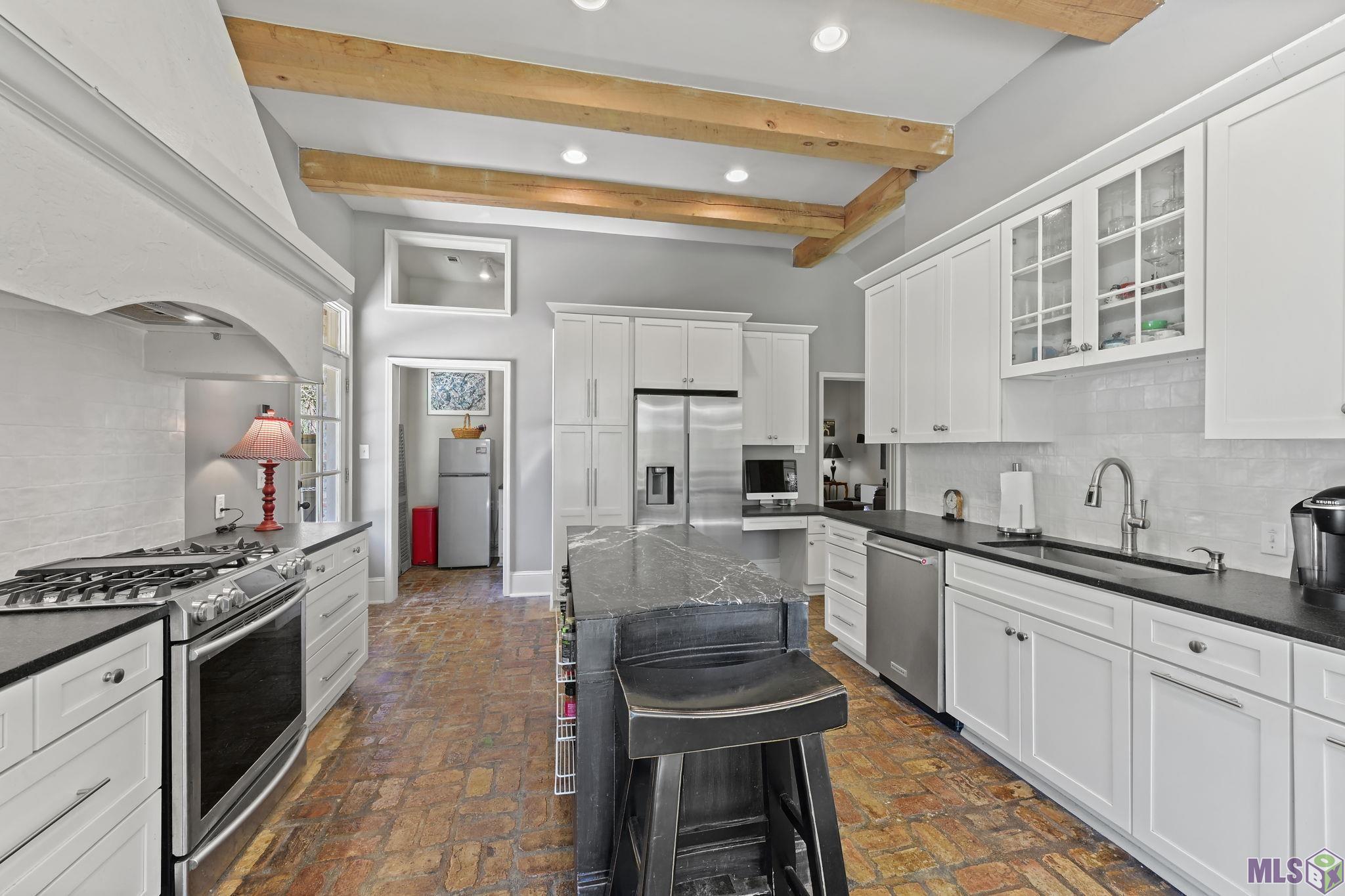 3231 Woodland Ridge Boulevard Baton Rouge, LA 70816 - Photo 2 of 19