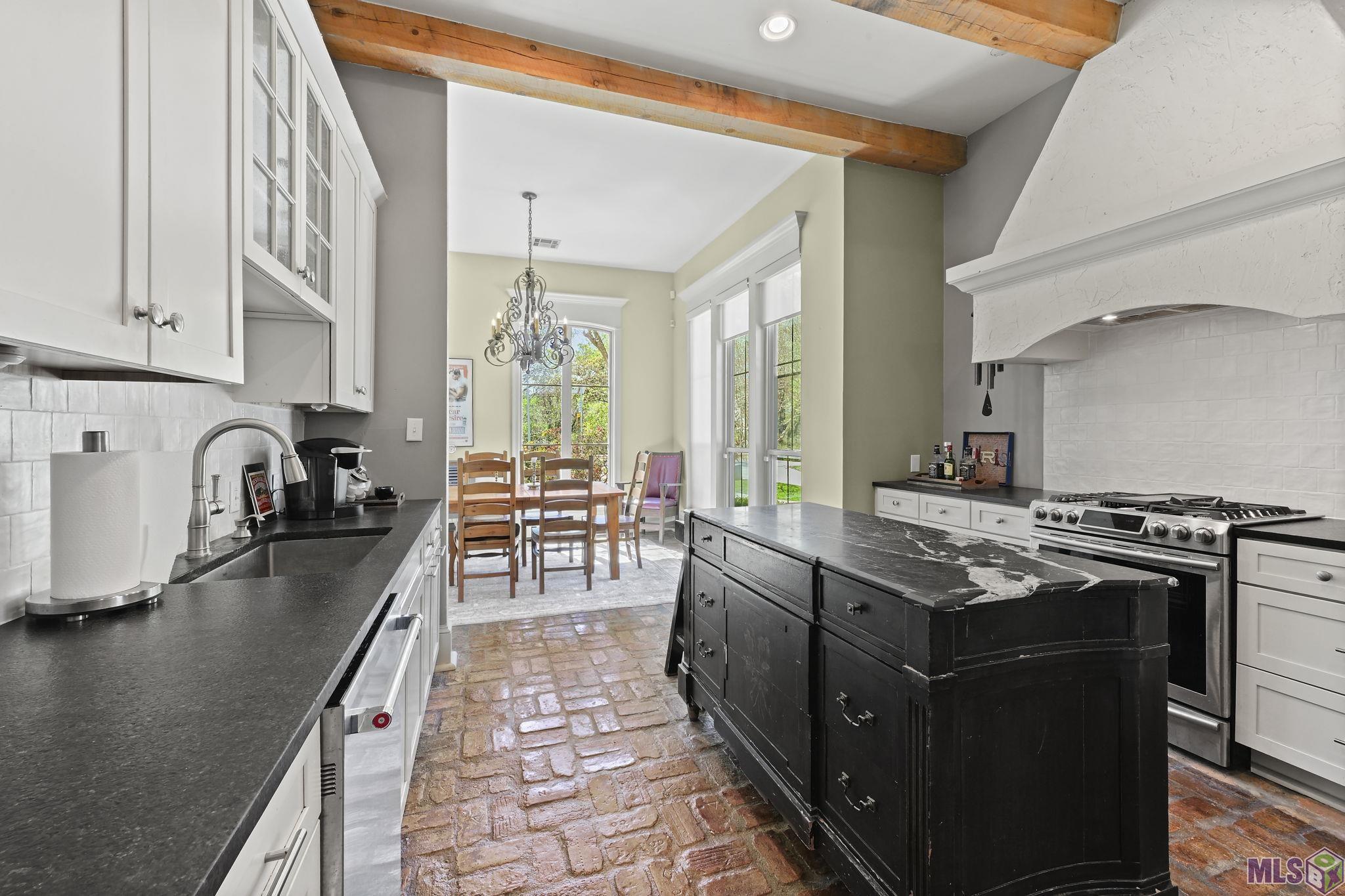 3231 Woodland Ridge Boulevard Baton Rouge, LA 70816 - Photo 3 of 19