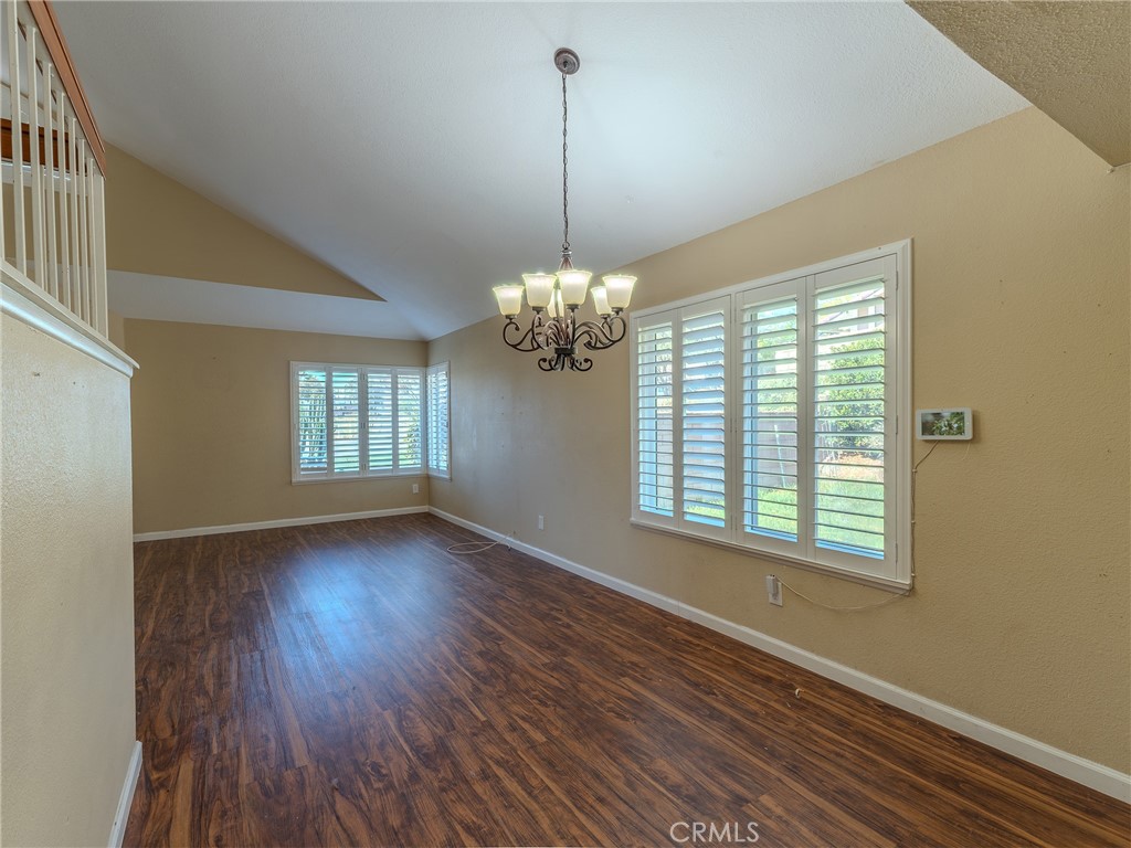 1302 Via Vista Riverside, CA 92506 - Photo 8 of 29 Looking forward from arched doorway