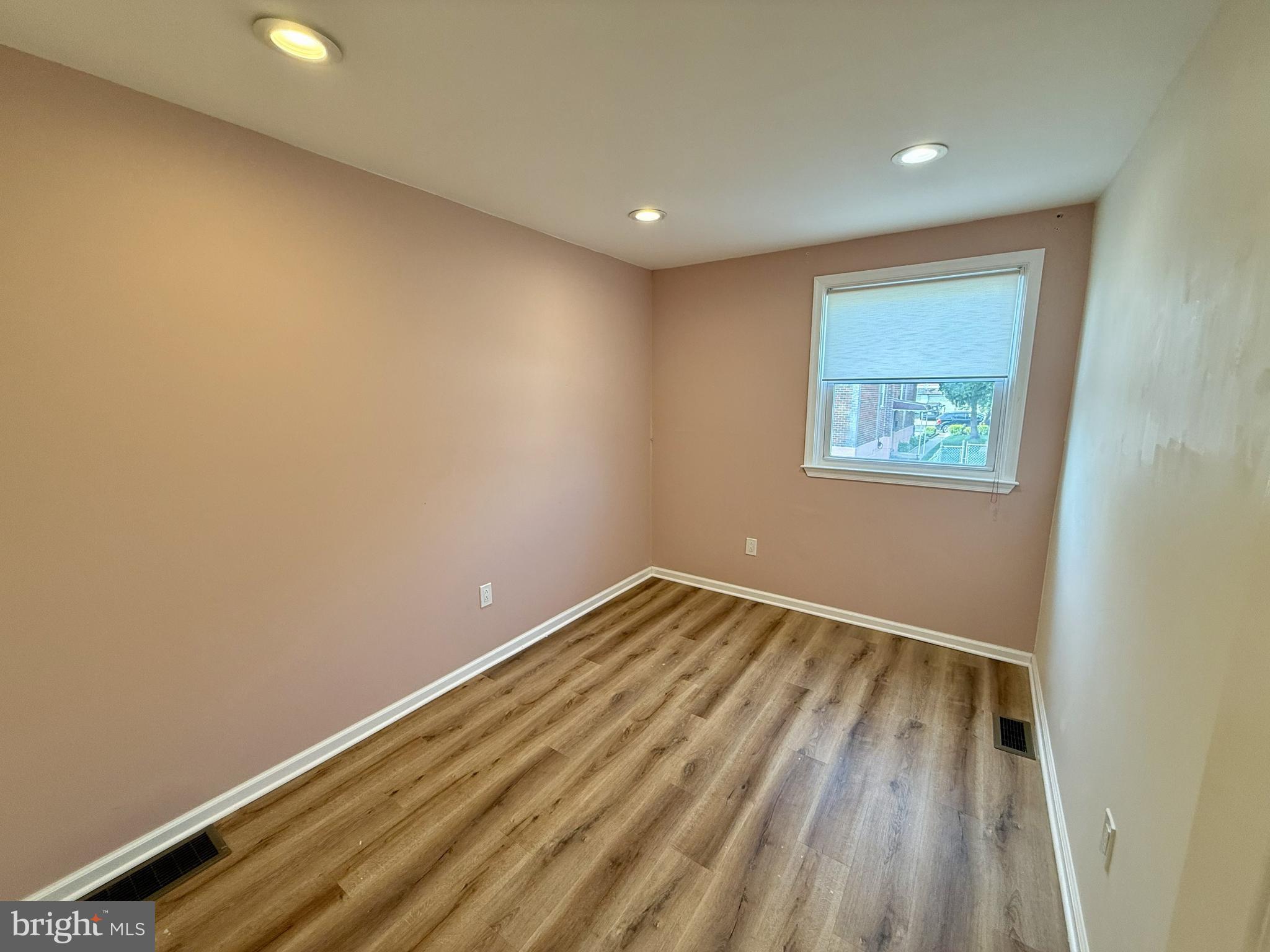 10838 Lockart Road Philadelphia, PA 19116 - Photo 12 of 15