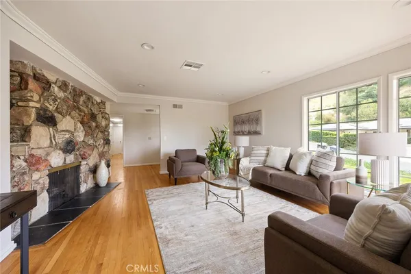 $1,998,000 | 5213 Crown Avenue, La Canada Flintridge, CA 91011