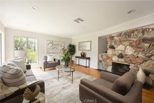 $1,998,000 | 5213 Crown Avenue, La Canada Flintridge, CA 91011