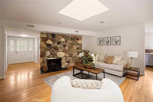 $1,998,000 | 5213 Crown Avenue, La Canada Flintridge, CA 91011
