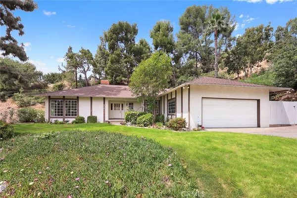 $1,998,000 | 5213 Crown Avenue, La Canada Flintridge, CA 91011
