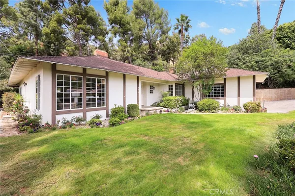 $1,998,000 | 5213 Crown Avenue, La Canada Flintridge, CA 91011