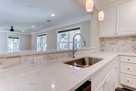 $2,195 | 109 Dresden Street, Houston, TX 77012