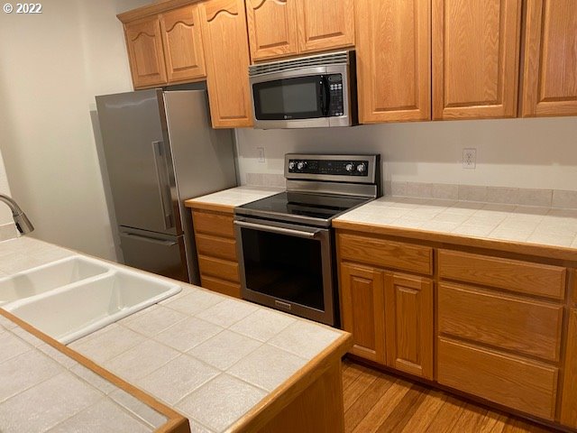 2643 Northeast Rocky Butte Road Portland, OR 97220 - Photo 3 of 27 Gallery Image 3