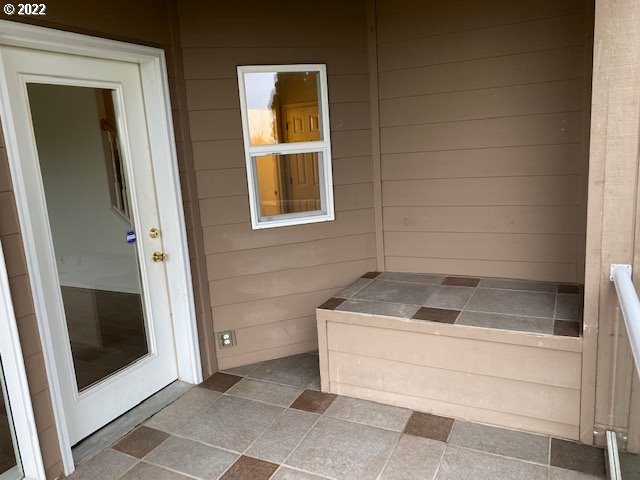 2643 Northeast Rocky Butte Road Portland, OR 97220 - Photo 4 of 27 Gallery Image 4