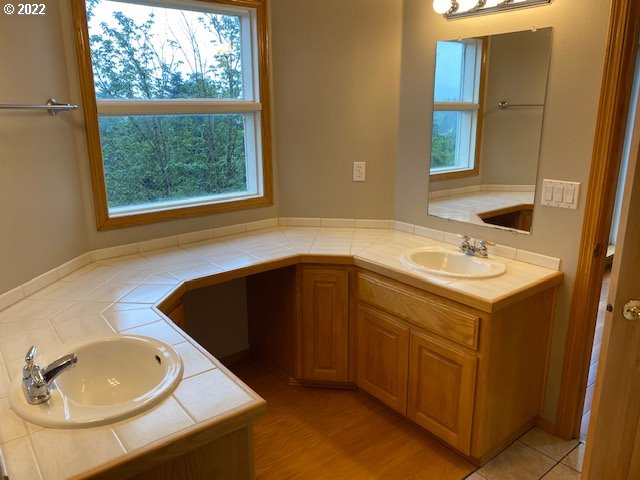 2643 Northeast Rocky Butte Road Portland, OR 97220 - Photo 8 of 27 Gallery Image 8