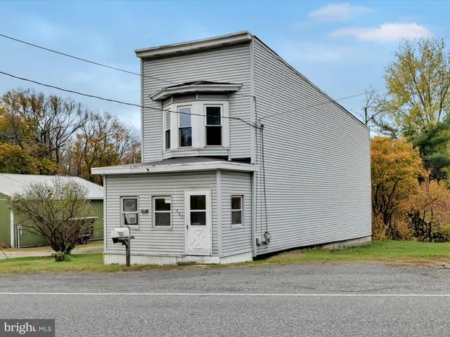 a house view with a outdoor space
