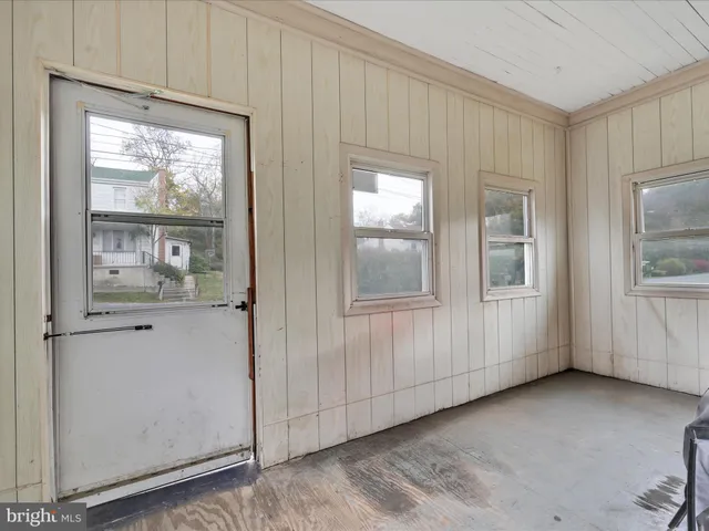 a view of empty room with windows