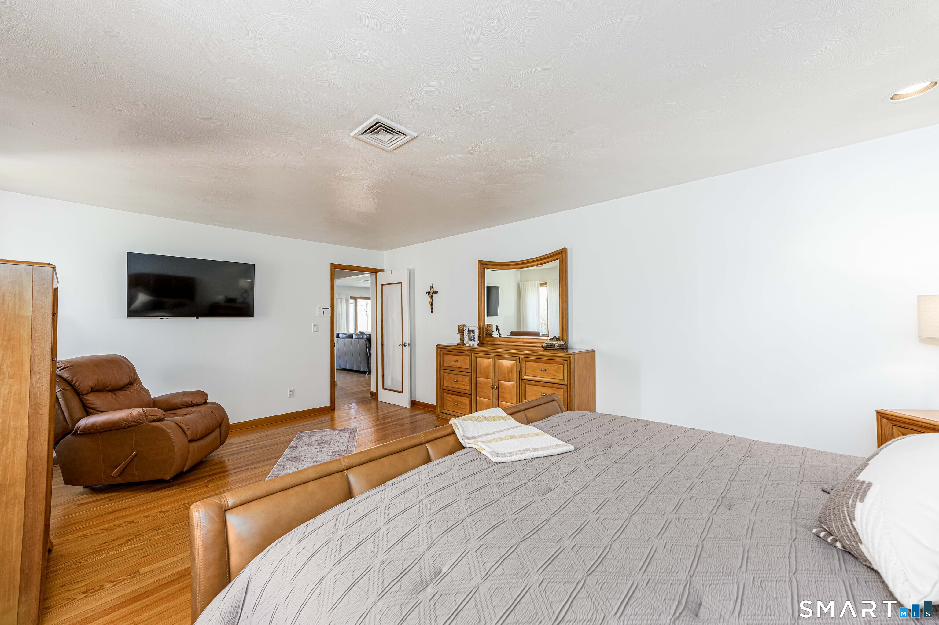 240 Shepard Avenue Hamden, CT 06514 - Photo 15 of 27