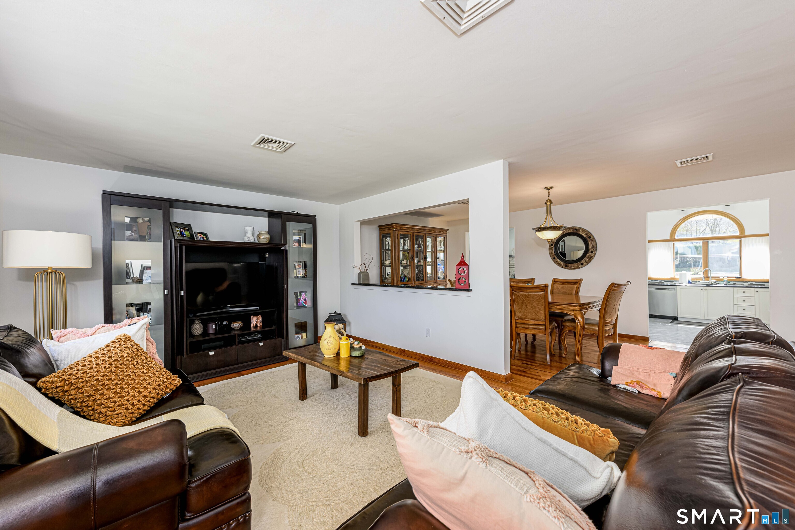 240 Shepard Avenue Hamden, CT 06514 - Photo 5 of 27