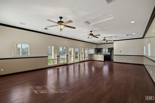 a view of a fountain in front of the house