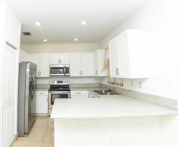 $3,300 | 20920 Northeast 8th Avenue, Miami, FL 33162