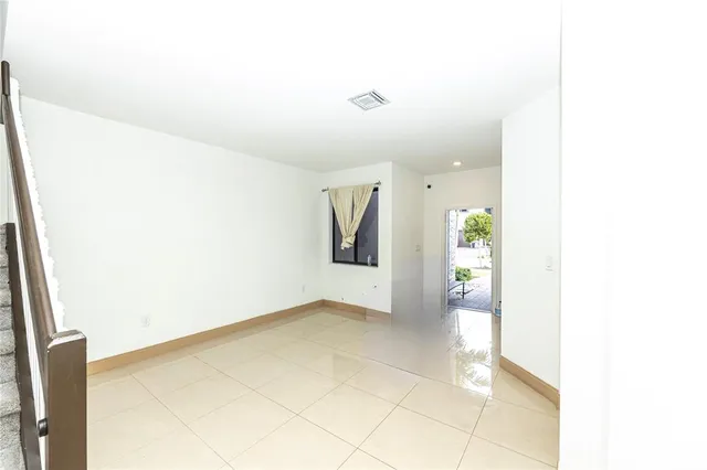 $3,300 | 20920 Northeast 8th Avenue, Miami, FL 33162