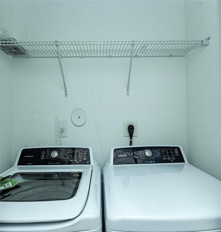 20920 Northeast 8th Avenue Miami, FL 33162 - Photo 10 of 19 a utility room with dryer and washer