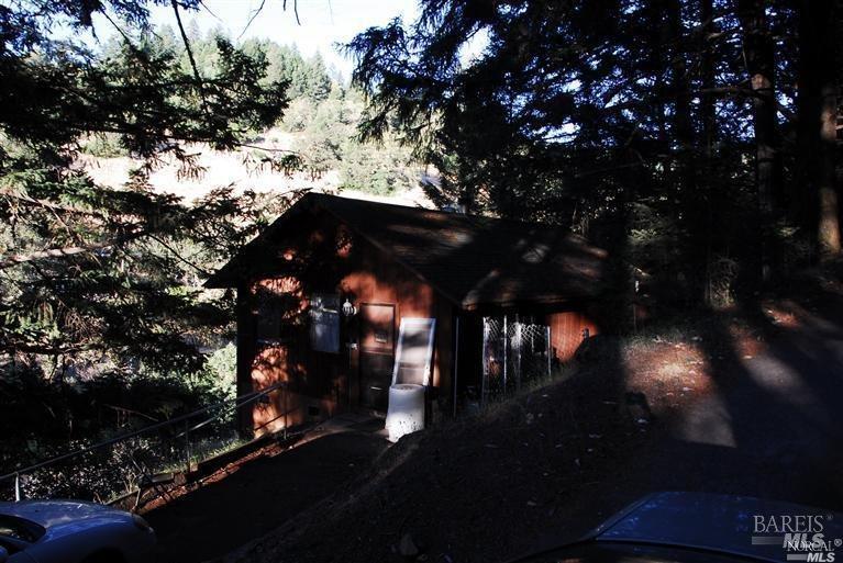 8555 Cave Creek Road Redwood Valley, CA 95470 - Photo 6 of 9 a view of a yard