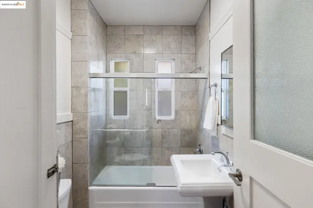 $950,000 | 665 39th Street, Oakland, CA 94609