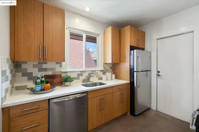 $950,000 | 665 39th Street, Oakland, CA 94609