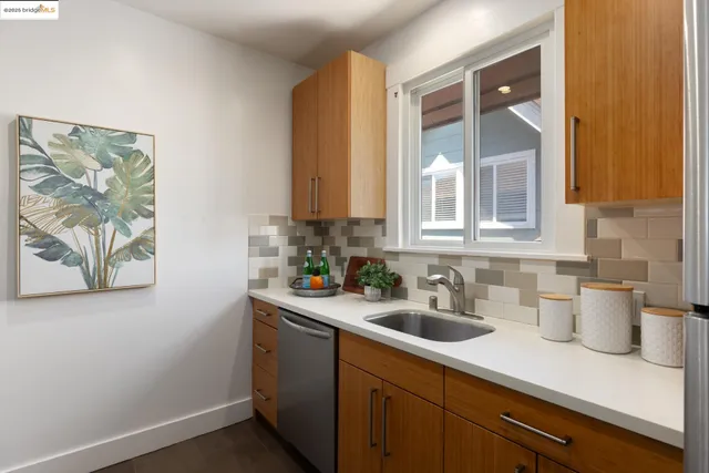 $950,000 | 665 39th Street, Oakland, CA 94609