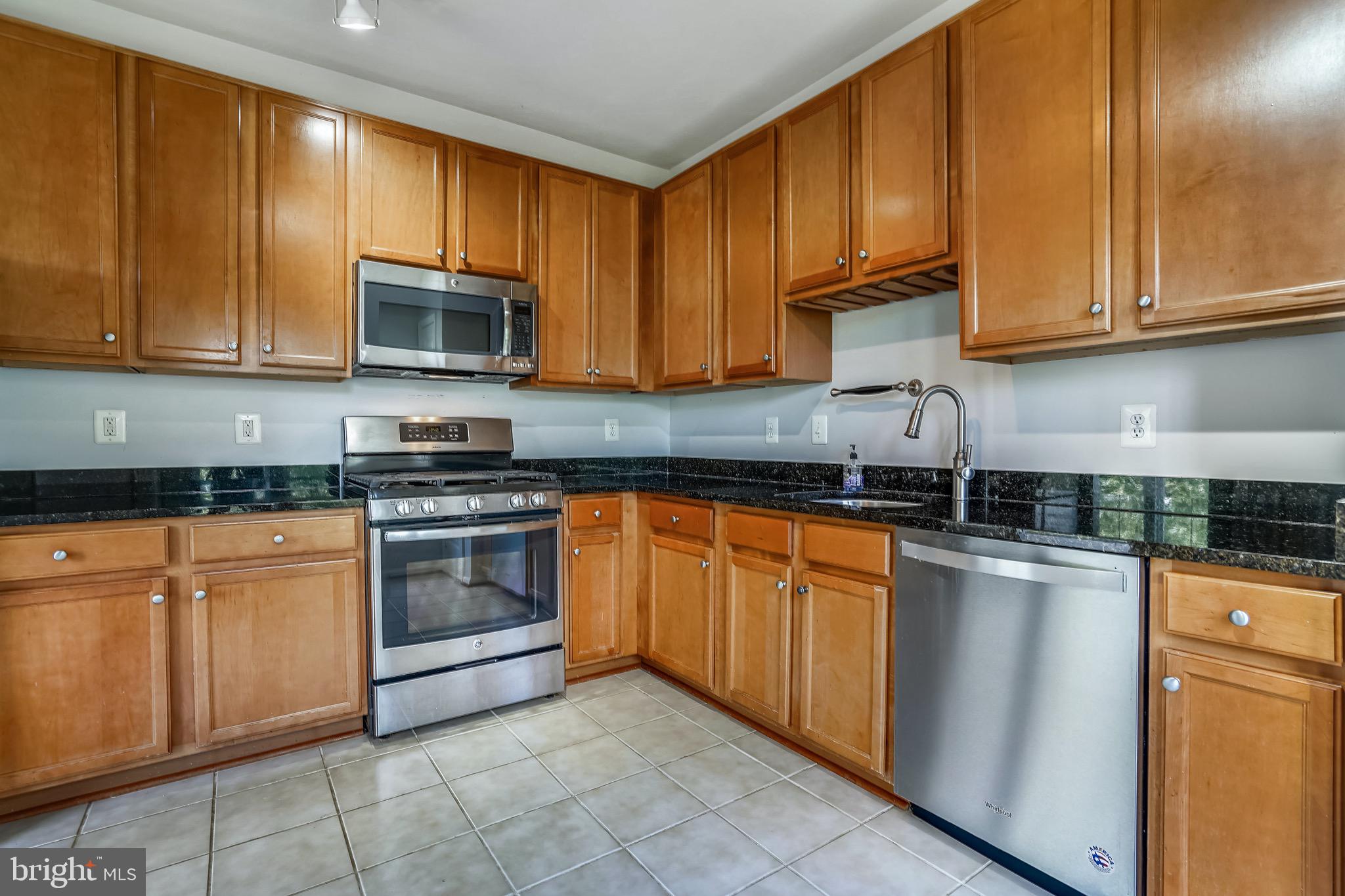 1515 North Point Drive, Unit 301 Reston, VA 20194 - Photo 12 of 32 gas cooking and nice layout