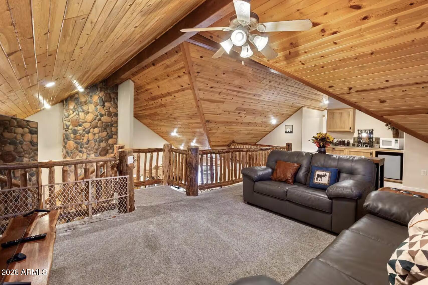 2540 Timber Ridge Lane Pinetop, AZ 85935 - Photo 27 of 37 a living room with furniture