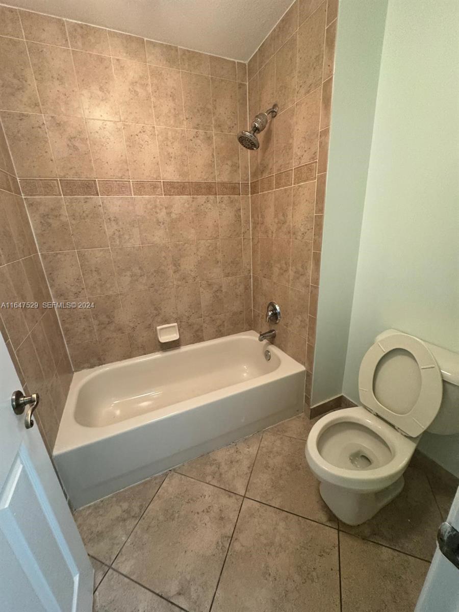 4527 Southwest 129th Avenue Miramar, FL 33027 - Photo 17 of 28 a bath tub sitting next to a toilet