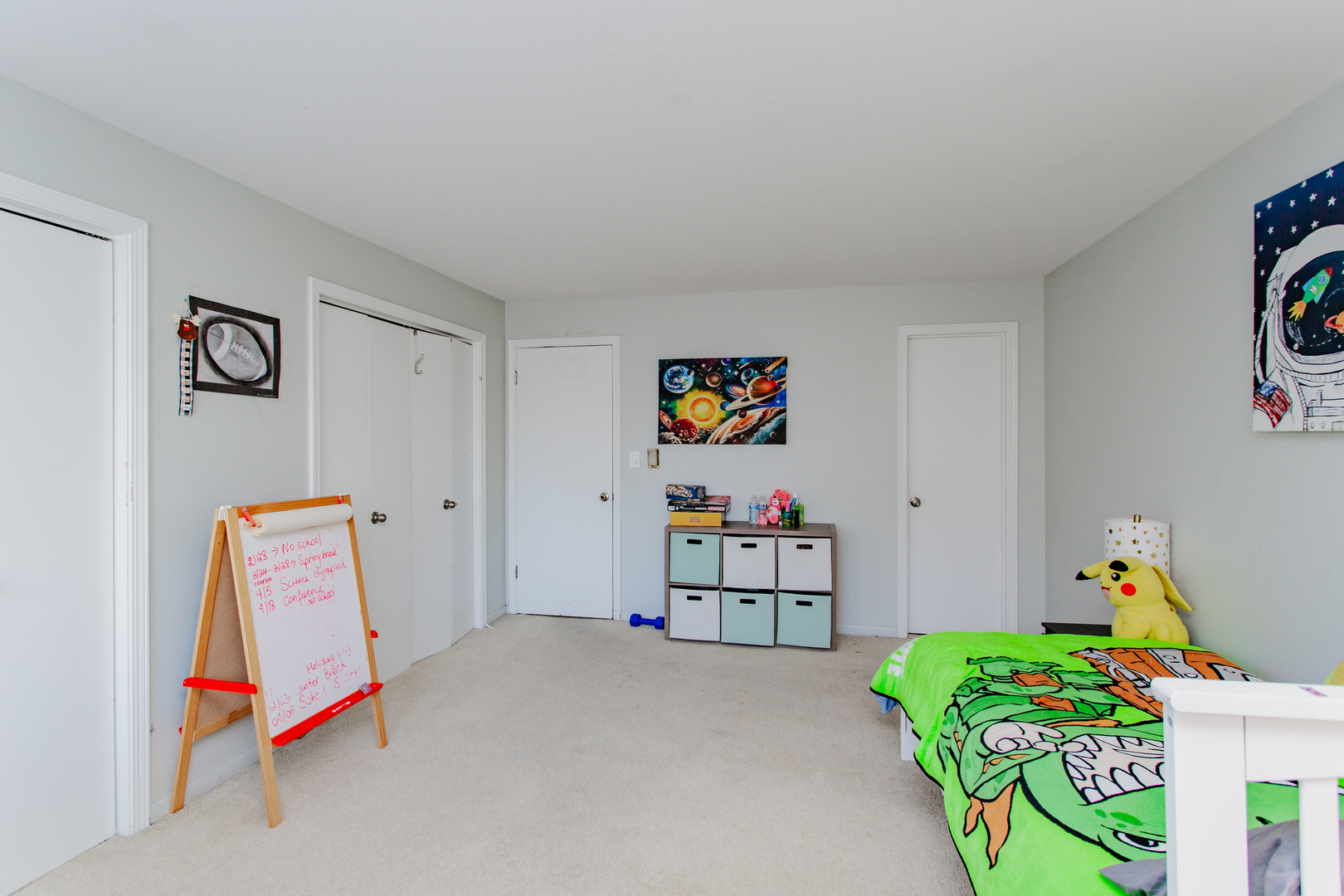300 Thames Parkway, Unit 1C Park Ridge, IL 60068 - Photo 15 of 19 a bedroom with furniture and a book shelf