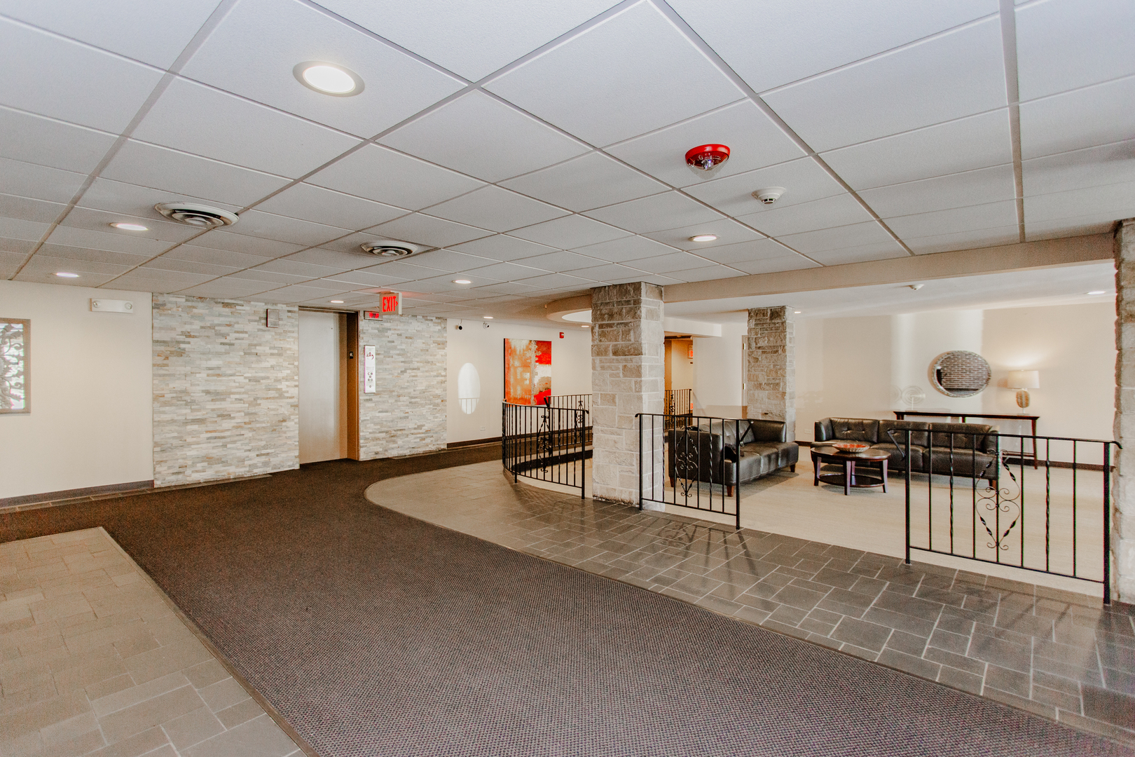 300 Thames Parkway, Unit 1C Park Ridge, IL 60068 - Photo 4 of 19 a view of a room with gym equipment