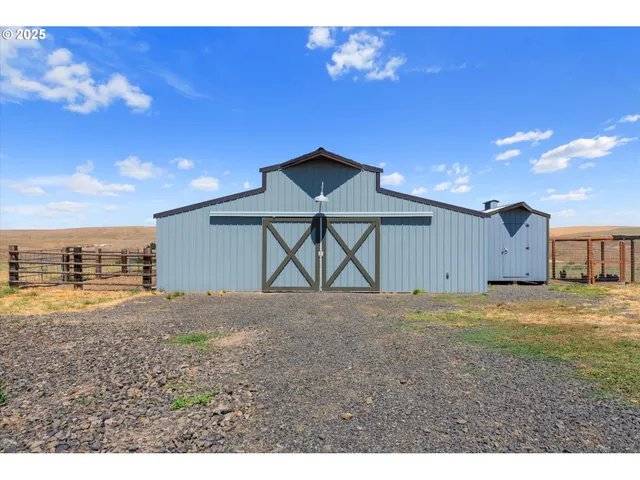 a view of a livingroom with kitchen