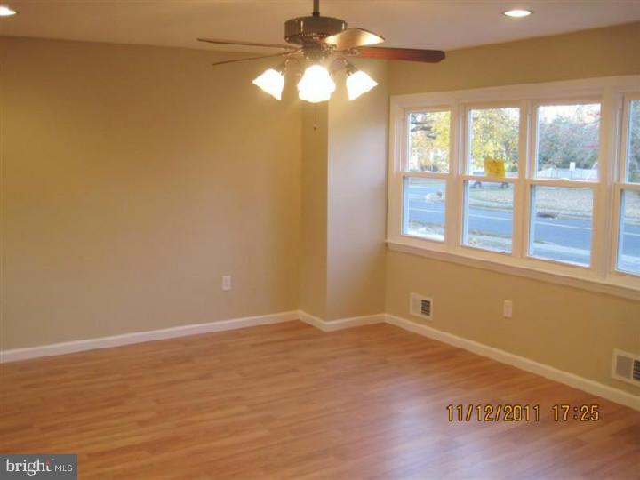 1137 Lower Ferry Road Ewing, NJ 08618 - Photo 3 of 18 Living Room