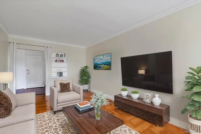 $149,999 | 190 East Mosholu Parkway South, Unit 6H | Bedford Park