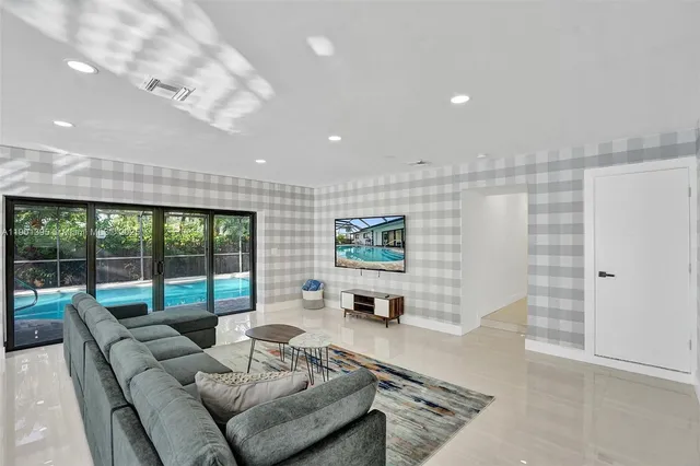 $13,995 | 1141 North North Lake Drive, Hollywood, FL 33019