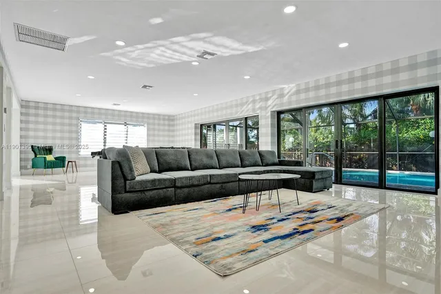 $13,995 | 1141 North North Lake Drive, Hollywood, FL 33019