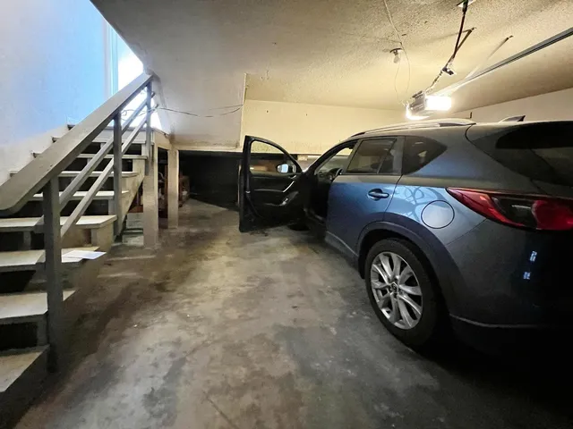 a view of a pathway with a yard