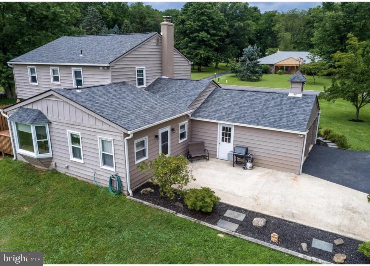 1402 Ponds Edge Road West Chester, PA 19382 - Photo 3 of 17 Gallery Image 3