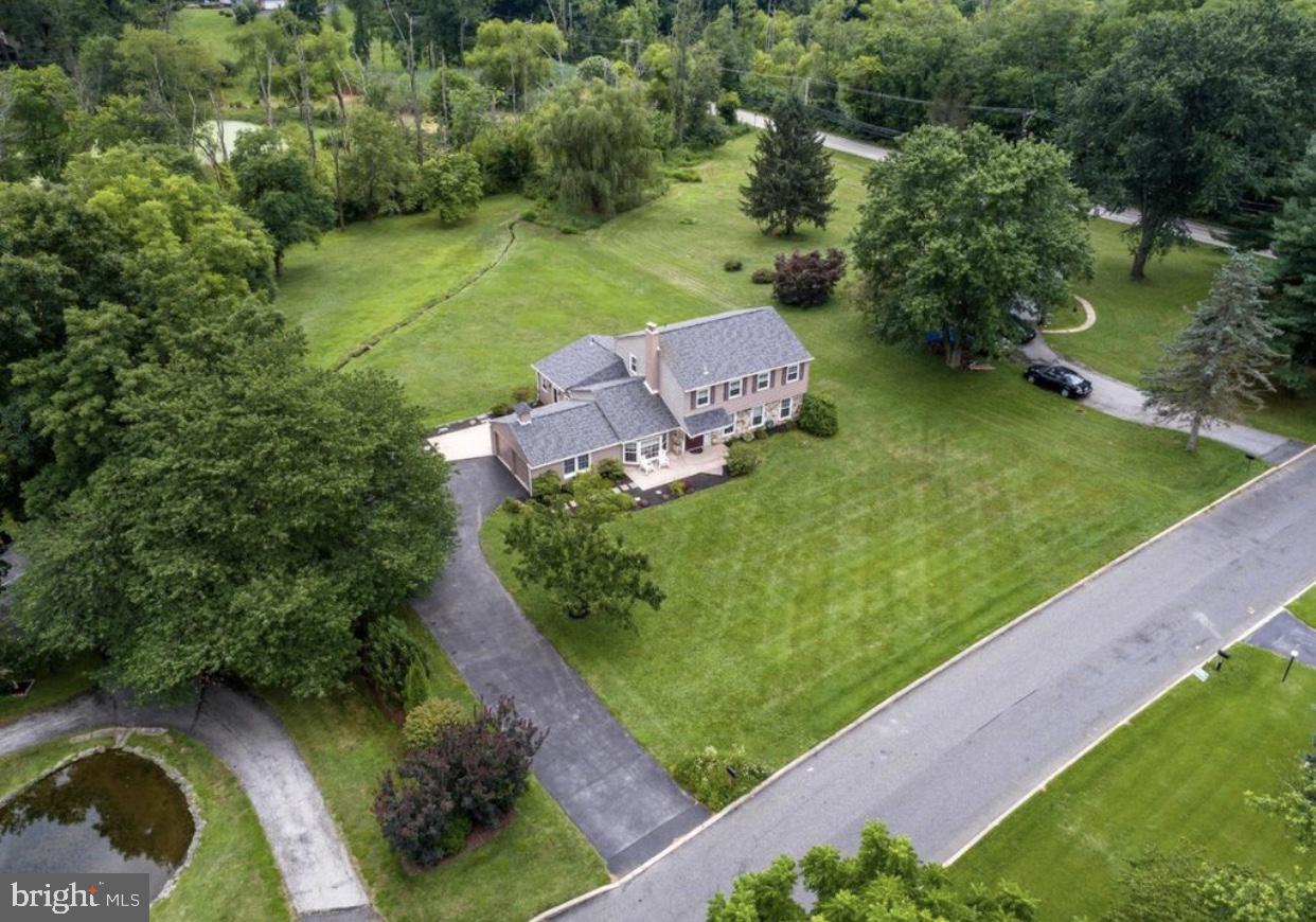 1402 Ponds Edge Road West Chester, PA 19382 - Photo 4 of 17 Gallery Image 4